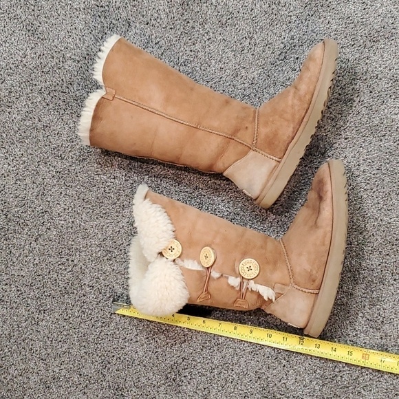 Ugg Australia Women 1873 Tall 3 button Leather Sheepskin Boots shoes sz 7 - Picture 7 of 13